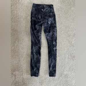 Lululemon aligns size 4 25”